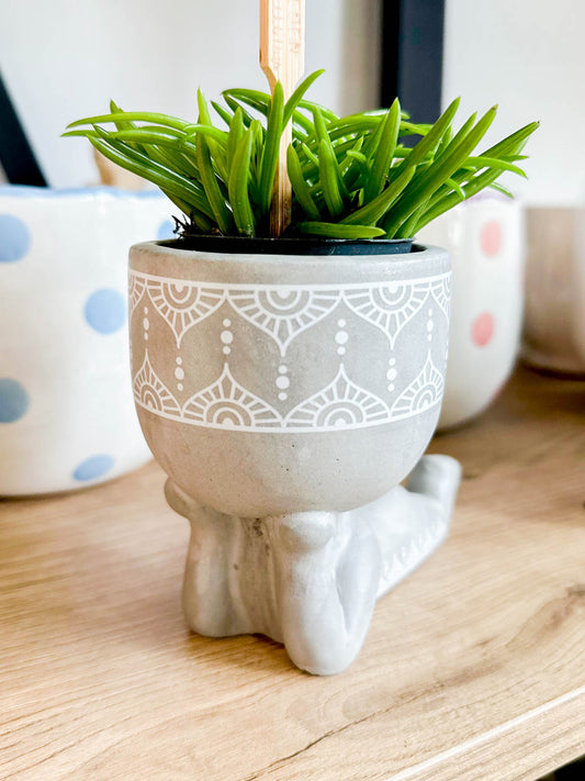 Personnage gris ALLONGE